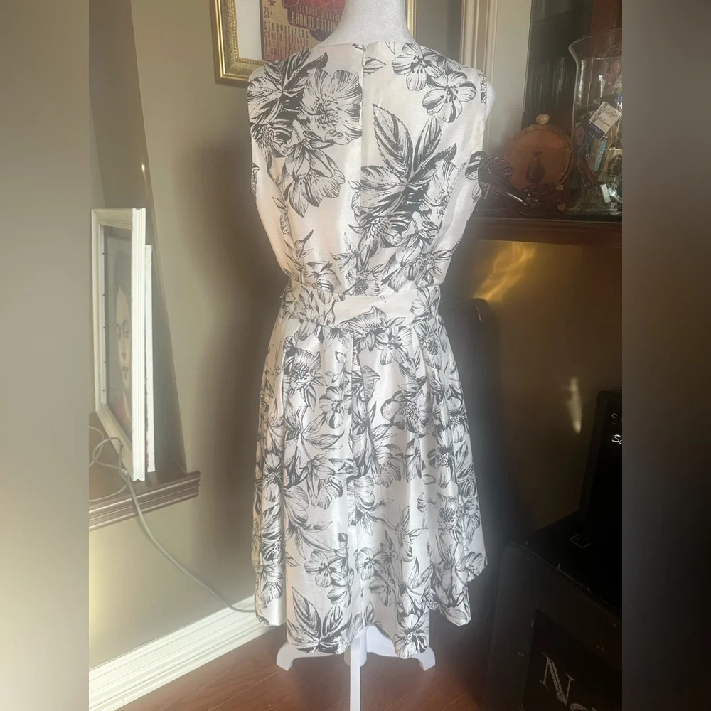 Jessica Howard White and Black Floral Sleeveless Midi Dress